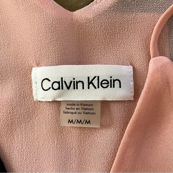 EUC Calvin Klein Women's Sleeveless Printed V-Neck Top Black / Desert Rose Med - Picture 11 of 12